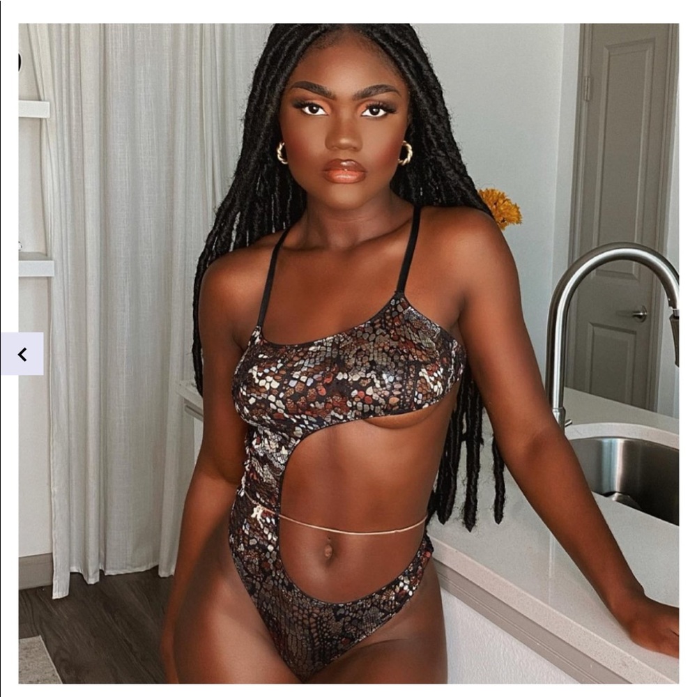 SAVAGE X FENTY Cold-Hearted Snake Lace Teddy Size Large